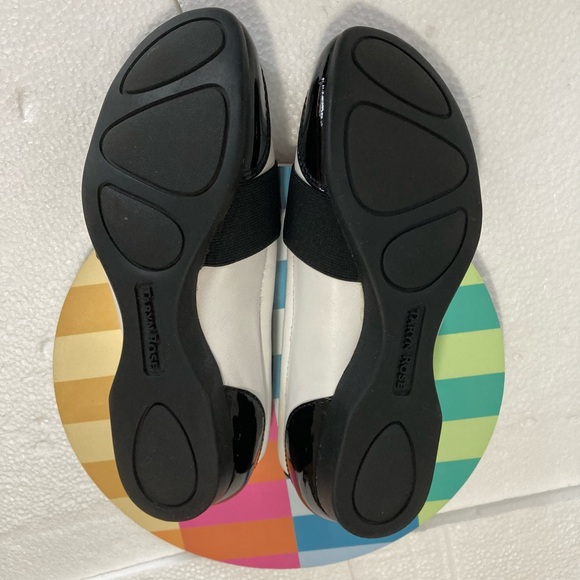 Taryn Rose traveler woman’s shoe. Size 6 - Picture 7 of 13